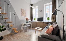 Chic Apartment-Old Town-S9